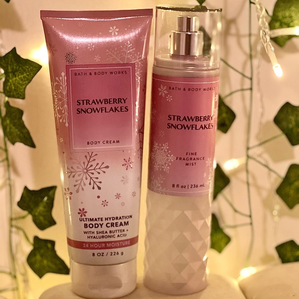 Bath & Body Works Strawberry Snowflakes Spray and Body Cream